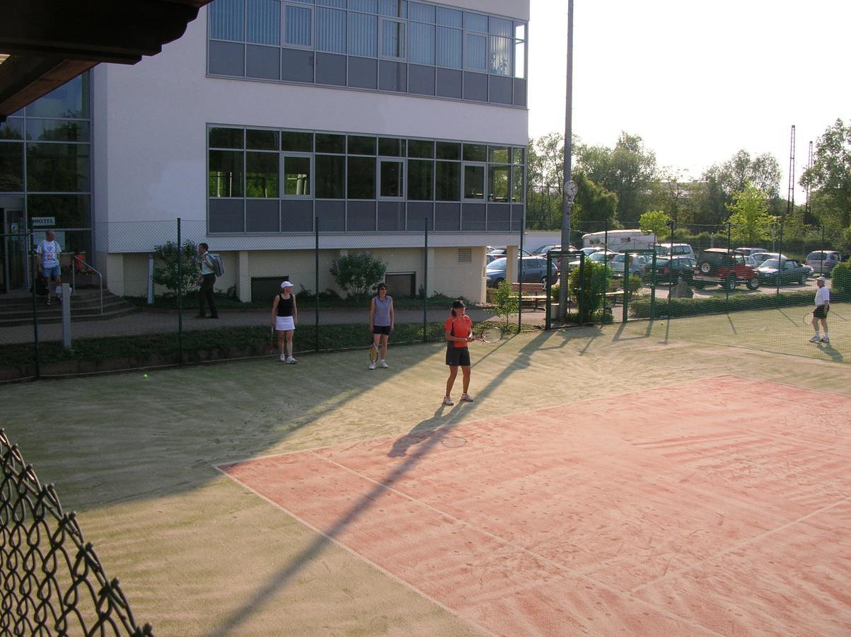 Sport Und Tagungshotel เคนซิงเงน ภายนอก รูปภาพ