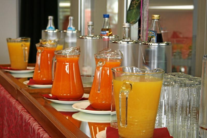 Sport Und Tagungshotel เคนซิงเงน ภายนอก รูปภาพ