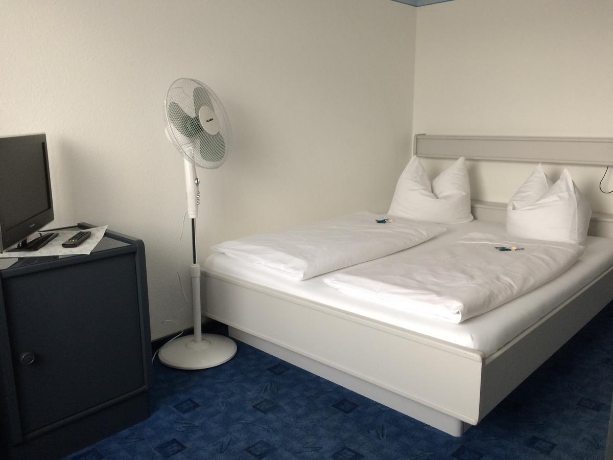 Sport Und Tagungshotel เคนซิงเงน ภายนอก รูปภาพ